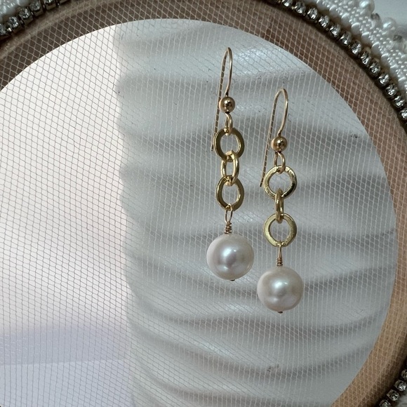 WHITE Freshwater Cultured Pearls and Gold Chain Earrings - Picture 12 of 12